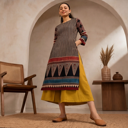 Women's Black Geometric Printed Straight Kurta Set